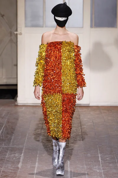 Look 18